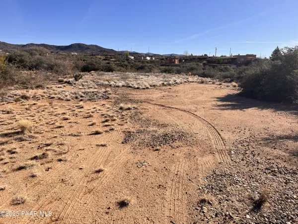 8565 S Donegal DR, Wilhoit, AZ 86332