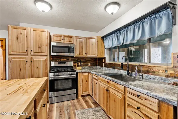 33694 W Gallina RD, Seligman, AZ 86337
