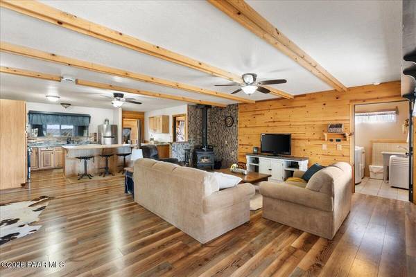 33694 W Gallina RD, Seligman, AZ 86337