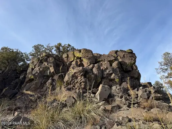 44600 N Shadow Rock TRL, Seligman, AZ 86337