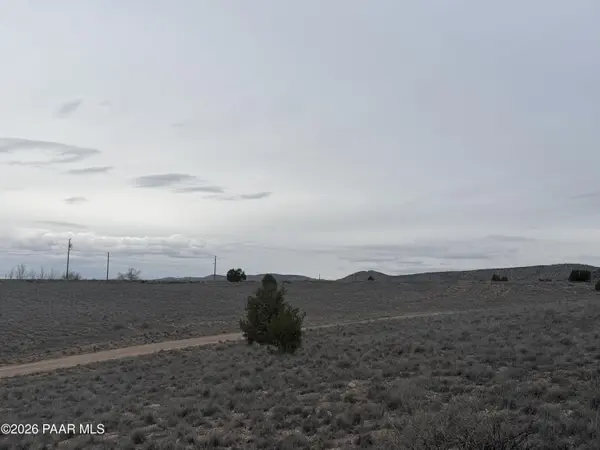 25672 N Lopez DR, Paulden, AZ 86334