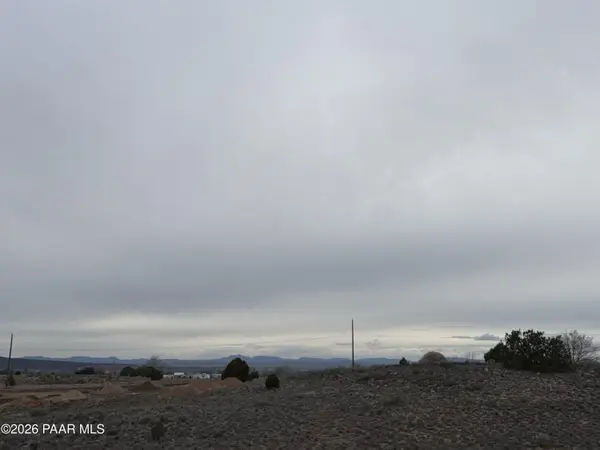 25672 N Lopez DR, Paulden, AZ 86334