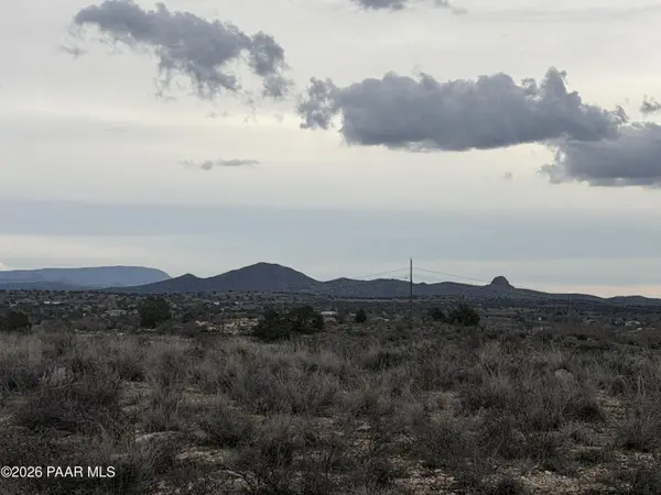 25688 N Lopez DR, Paulden, AZ 86334