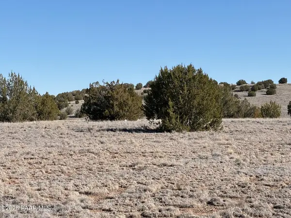 522 N Deer Camp TRL, Seligman, AZ 86337