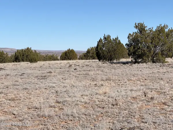 522 N Deer Camp TRL, Seligman, AZ 86337
