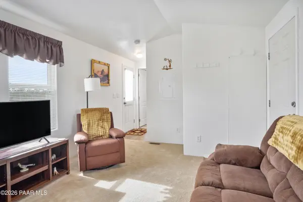 25815 W Fort Rock RD, Seligman, AZ 86337