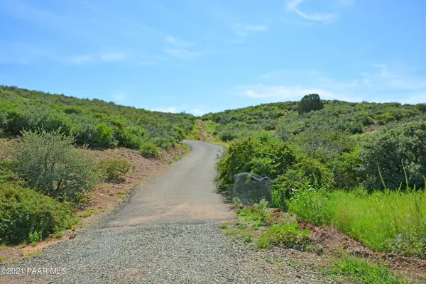 851 S Apache Knolls TRL, Dewey-humboldt, AZ 86327
