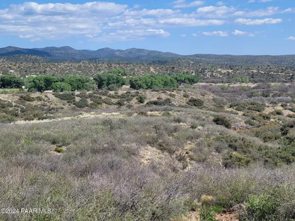1365 S Iron Springs RD, Skull Valley, AZ 86338