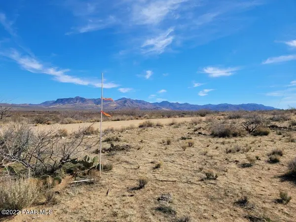 44 W Traveler WAY, Congress, AZ 85332