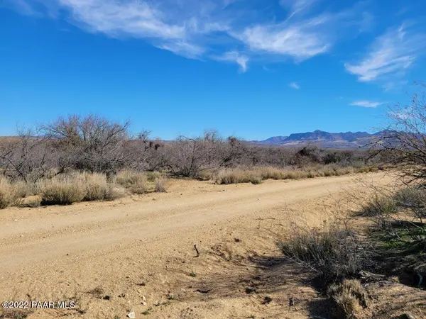 44 W Traveler WAY, Congress, AZ 85332