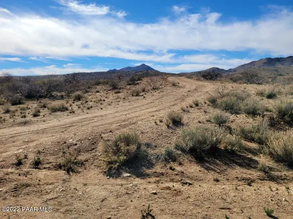 44c W Traveler WAY, Congress, AZ 85332