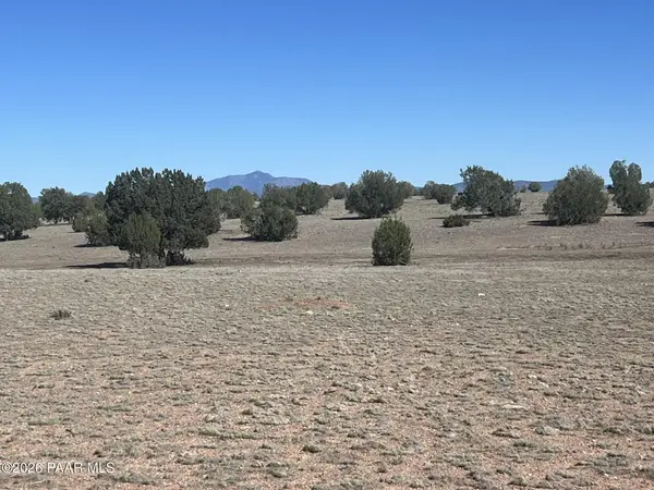 26 Nighthawk RD, Ash Fork, AZ 86320