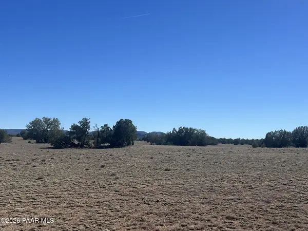 26 Nighthawk RD, Ash Fork, AZ 86320