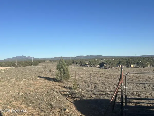 202 Couchman TRL, Ash Fork, AZ 86320