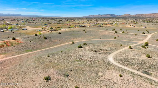 25640 N Lopez DR, Paulden, AZ 86334