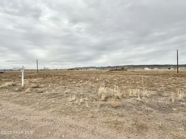 360 W Hawaii RD, Paulden, AZ 86334