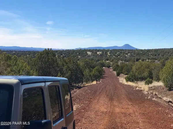 1203 County Line CIR, Ash Fork, AZ 86320