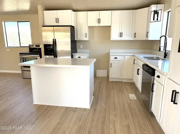 13627 E Scooter LN, Mayer, AZ 86333