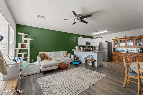 456 Reizen DR, Morristown, AZ 85342
