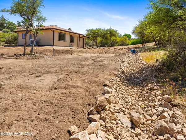 18290 S Niblick DR, Peeples Valley, AZ 86332
