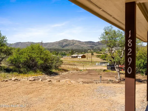 18290 S Niblick DR, Peeples Valley, AZ 86332