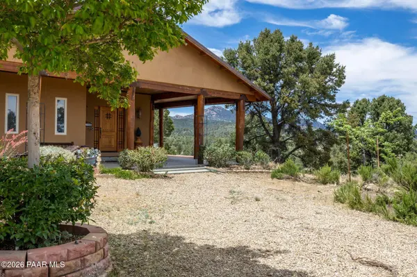 17495 W Ravens Nook, Peeples Valley, AZ 86332