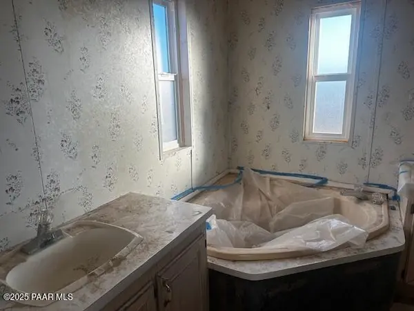 25085 Hillcrest DR, Seligman, AZ 86337