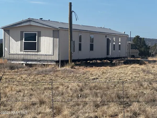 25085 Hillcrest DR, Seligman, AZ 86337