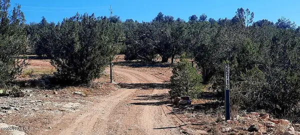 25713 W Medicine Man TRL, Seligman, AZ 86337