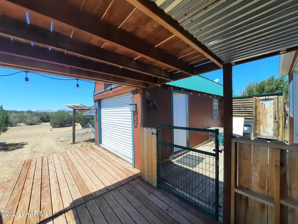 1309 W Badger Flats RD, Seligman, AZ 86337