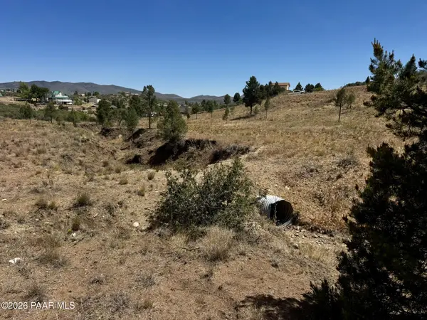 16776 W Trap RD, Peeples Valley, AZ 86332