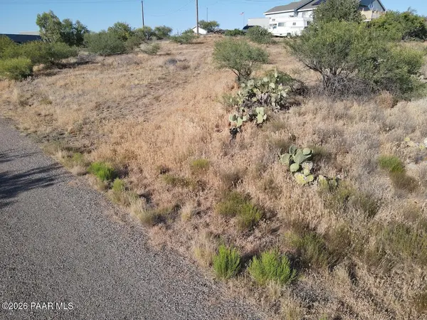 19594 E Arroyo LN, Mayer, AZ 86333
