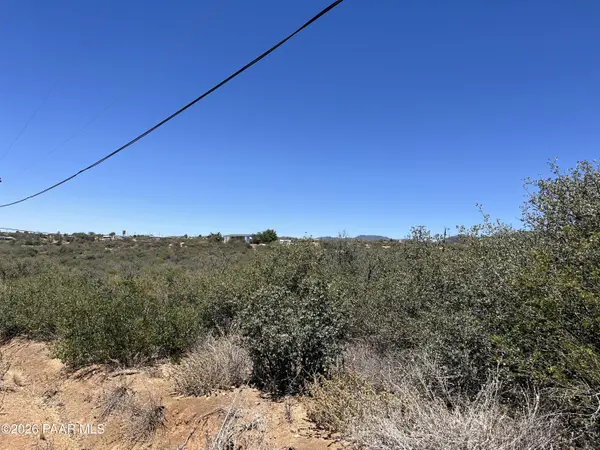 9488 S Steven TRL, Wilhoit, AZ 86332