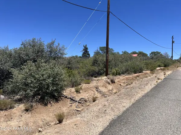 9488 S Steven TRL, Wilhoit, AZ 86332