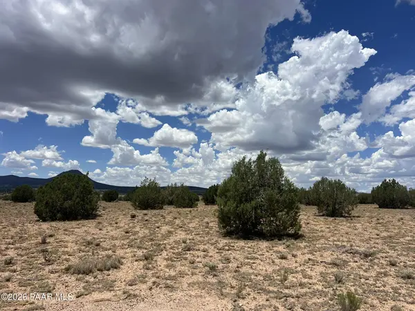 59 Rocky Rabbit RD, Ash Fork, AZ 86320