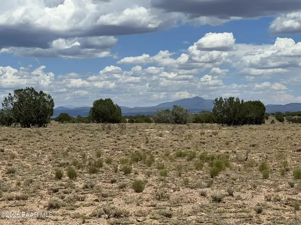 59 Rocky Rabbit RD, Ash Fork, AZ 86320