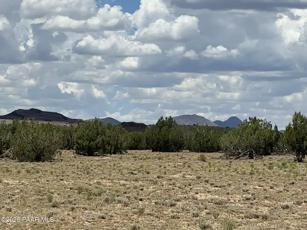 59 Rocky Rabbit RD, Ash Fork, AZ 86320