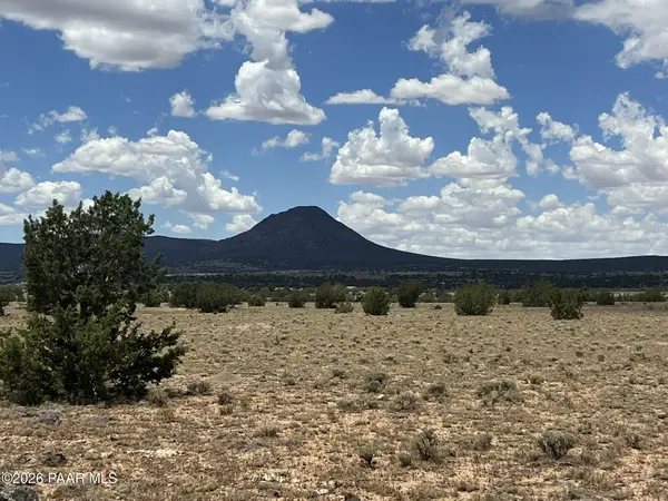 59 Rocky Rabbit RD, Ash Fork, AZ 86320