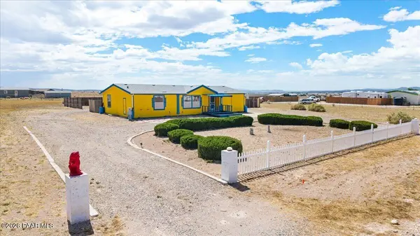 26875 N Kitty Hawk LN, Paulden, AZ 86334