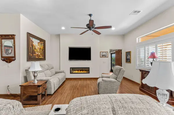 695 N Topeka CIR, Wickenburg, AZ 85390
