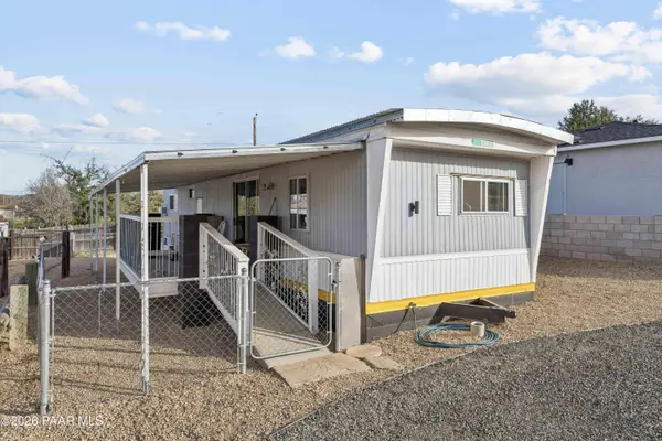 20877 E Deer Valley LN, Mayer, AZ 86333