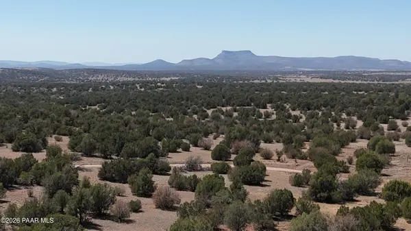 000 Elk LN, Seligman, AZ 86337