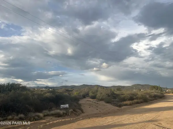 8420 W Claridge LN, Wilhoit, AZ 86332