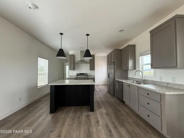 11 E Antelope Run RD, Paulden, AZ 86334