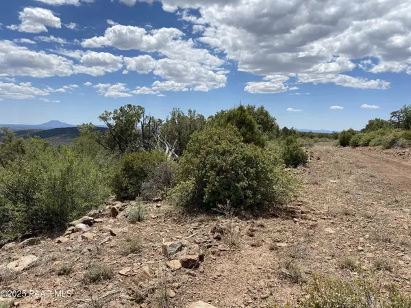 00 Shiloh RD, Seligman, AZ 86337
