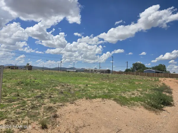 435 W Bermuda LN, Paulden, AZ 86334