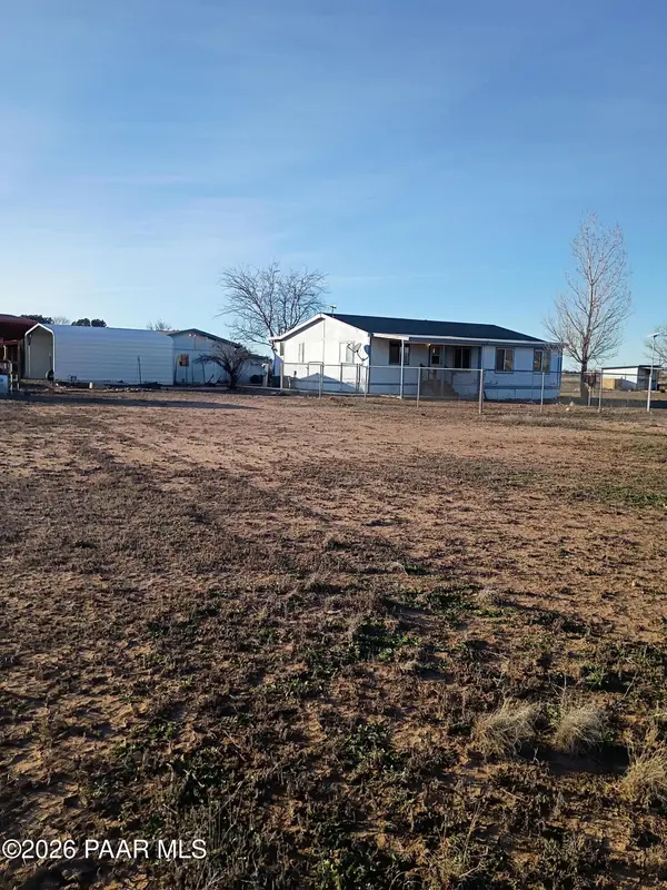 2050 W Curtis Ranch RD, Paulden, AZ 86334