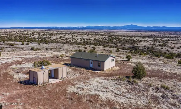 10 Juniperwood 74, 75, Ash Fork, AZ 86320