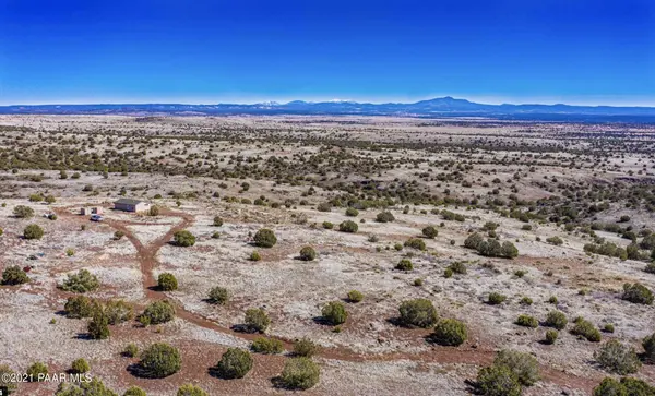 10 Juniperwood 74, 75, Ash Fork, AZ 86320