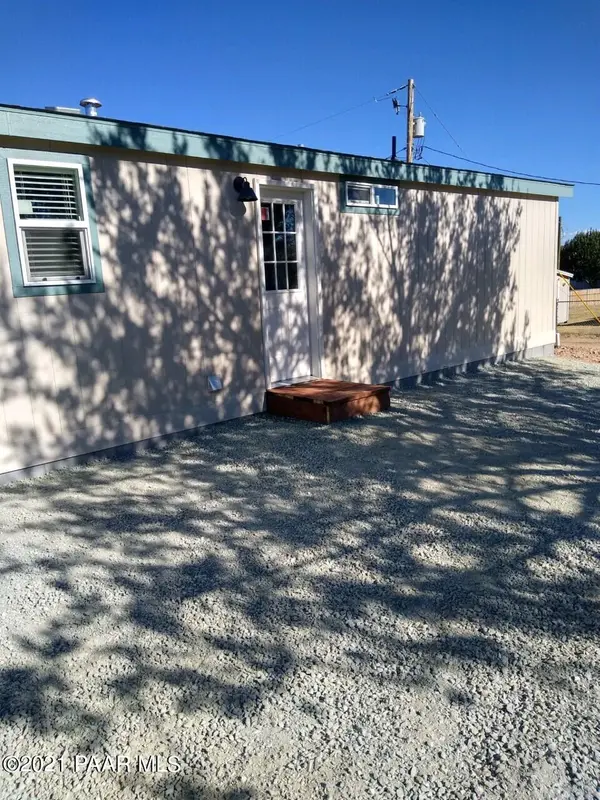 16125 S Apache DR, Mayer, AZ 86333